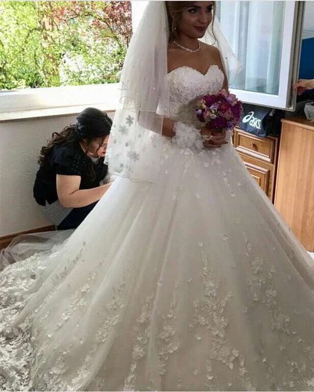 Lace Flowers Sweetheart Tulle Ball Gowns Embroidery Wedding Dresses Full Skirt Wedding