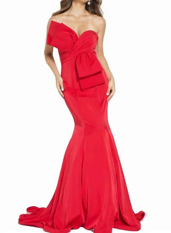 Strapless Mermaid Gown In Red Knitted unclassified dresses