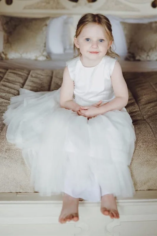 White Sleeveless Flower Girl Dress with Lavender Bow at Back Chic unclassified dresses